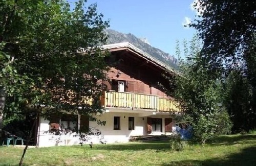 Les Bossons Appartement | CHALET AVEC JARDIN ET VUE SPLENDIDE CHAINE DU MONT BLANC CHAMONIX BOSSONS. WIFI