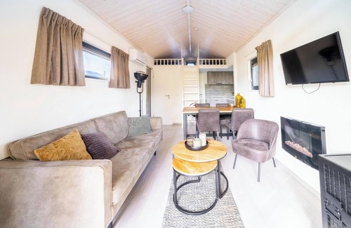 Otterlo Maison | Chalet with lounge-bedroom, sleeping loft and 1 bathroom