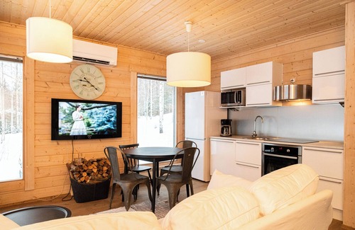 Puumala Chalet De Ski | Chalet with modern comfort directly on the lake with saunas and barbecue house.