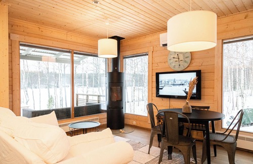 Puumala Chalet De Ski | Chalet with modern comfort directly on the lake with saunas and barbecue house.