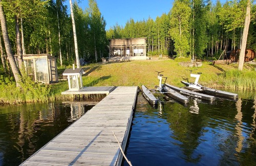 Puumala Chalet De Ski | Chalet with modern comfort directly on the lake with saunas and barbecue house.
