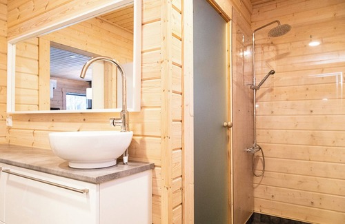 Puumala Chalet De Ski | Chalet with modern comfort directly on the lake with saunas and barbecue house.