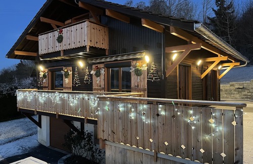 Montperreux Chalet De Ski | CHALET AVEC SPA VUE SUR LE LAC