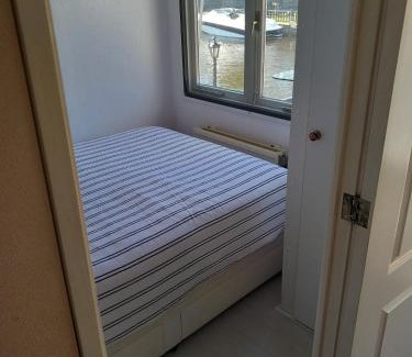 Loosdrecht Chalet De Ski | Chalet with waterfront sauna and boat