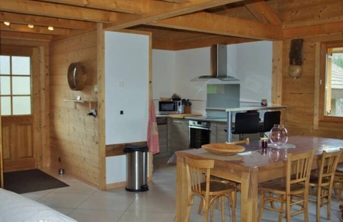 Queige Chalet De Ski | Chalet bois tout confort, indépendant, au calme, avec jolie vue sur Mont-Blanc