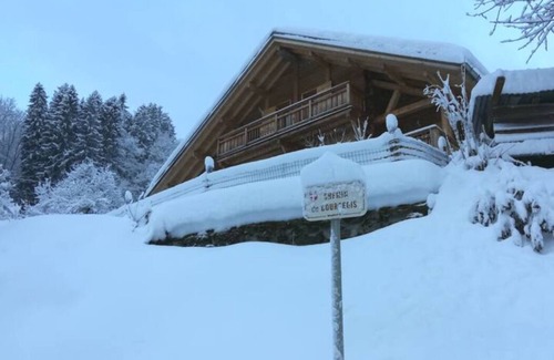 Queige Chalet De Ski | Chalet bois tout confort, indépendant, au calme, avec jolie vue sur Mont-Blanc