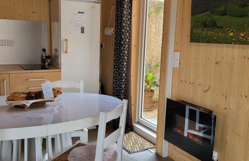 Pont-du-Chateau Maison | Chalet zen avec son jacuzzi et jardin