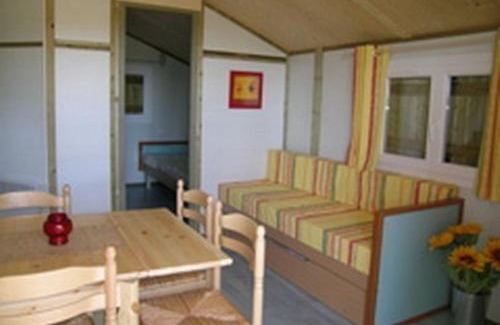 Echassieres Maison | Chalets confortables avec piscine et salle de sport, au cœur de la nature, animaux acceptés - FR-1-489-288