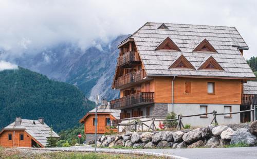 Pra Loup Appartement | Chalets de Praroustan by Actisource