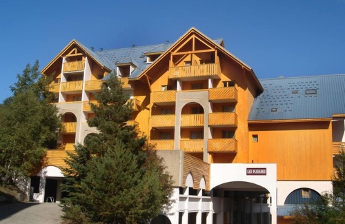 Les Deux Alpes Appartement | Chalets du Soleil by Interhome