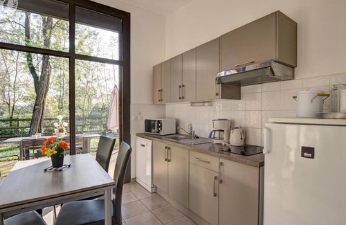 Veauchette Cottage | Chalets confortables au bord d'un étang avec terrasse, jardin et nombreuses activités.