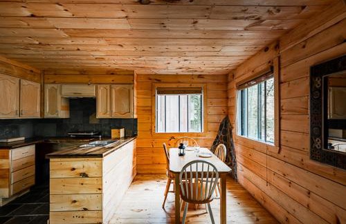 Bryson Chalet De Ski | Chalets rustique - Érablière Momentum