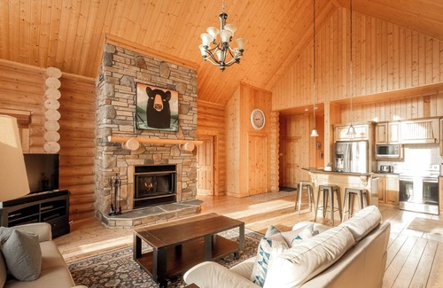 Mille-Isles Chalet De Ski | ChaletsOasis Luxury Log Home Deer6 avec bain à remous fermé privé toute la saison