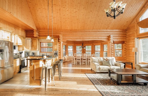 Mille-Isles Chalet De Ski | ChaletsOasis Luxury Log Home Deer6 avec bain à remous fermé privé toute la saison