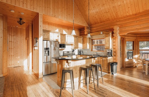 Mille-Isles Chalet De Ski | ChaletsOasis Luxury Log Home Deer6 avec bain à remous fermé privé toute la saison