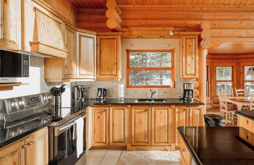 Mille-Isles Chalet De Ski | ChaletsOasis Luxury Log Home Deer6 avec bain à remous fermé privé toute la saison