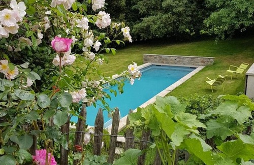 Le Tablier Cottage | Maison rénovée avec piscine et grand jardin, à 2 km de la Vallée de l'Yon