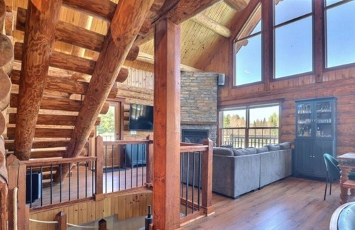 Saint-Hermenegilde Chalet De Ski | Chaleureux Chalet en Bois Rond Près de Coaticook
