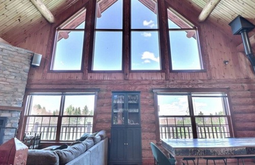 Saint-Hermenegilde Chalet De Ski | Chaleureux Chalet en Bois Rond Près de Coaticook