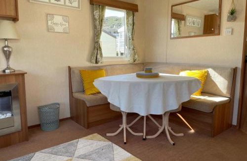 Challaborough Chalet De Ski | Challaborough Bay Caravan Sleeps 8 - Pet Friendly