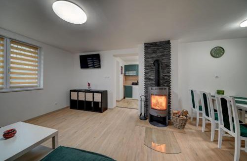 Cervene Janovice Maison | Chaloupka u jezera pod smrkem