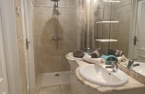 Saint-Fortunat-sur-Eyrieux Lit Et Petit-Déjeuner | Chambre indépendante avec sdb et piscine commune