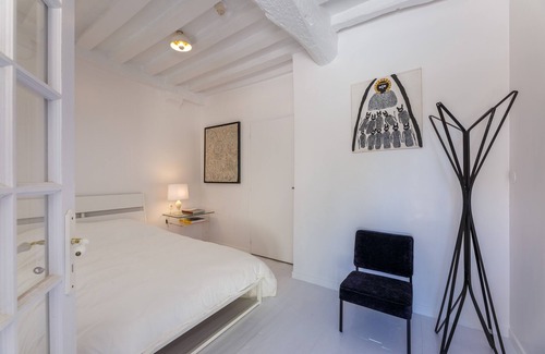 Amfreville-sous-les-Monts Lit Et Petit-Déjeuner | Chambre au cœur d'un cadre unique et artistique - Ward