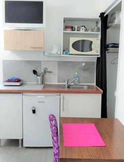 Bascule - Oratoire Maison | Chambre 1 PERSONNE et STUDIO 1 personne Avec Entrée Libre et Salle de Bain Privée