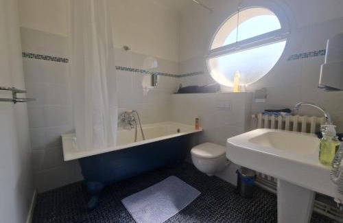 Labouheyre Maison | Chambre 2 Bleue - WIFI - Proche gare