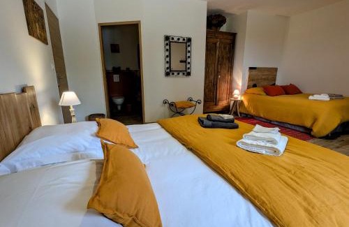 Faverolles Lit Et Petit-Déjeuner | Chambre 4 pers avec piscine chauffée & WiFi - FR-1-591-708