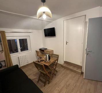 Mussidan Maison | Chambre 7 kitchenette Les gites de la Gare