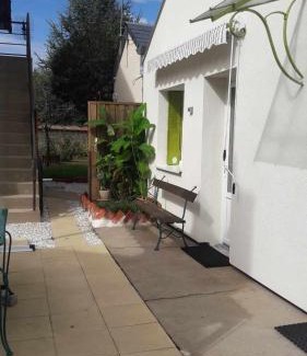 Sancoins Maison | Chambre agréable au fond du jardin
