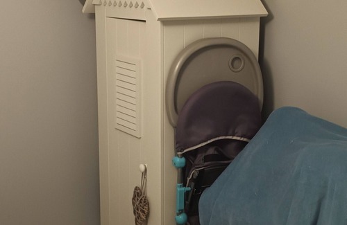 Arvert Maison | Chambre avec lit 2 personnes, lit, chaise haute et baignoire bébé fournis