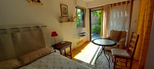Quartier Francisco-Ferrer - Landry - Bourgeois - Poterie Maison | Chambre avec terrasse Chez Anne