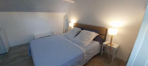 Bourges Lit Et Petit-Déjeuner | Chambre bleue avec accès plage