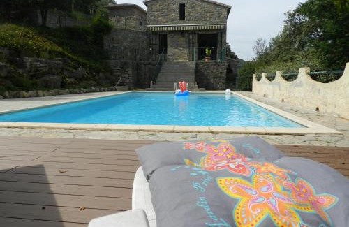 Cros Lit Et Petit-Déjeuner | Chambre Cévennes: Piscine, lamas, rivière