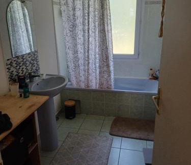 La Boissiere-des-Landes Maison | chambre chez un ami !