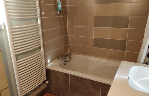 Saint-Denis-les-Bourg Lit Et Petit-Déjeuner | Chambre Chaleureuse chez l'habitant