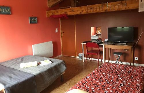 Saint Sever Maison | Chambre chez l'habitant Corail cuisine et sdb partagées