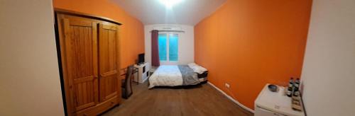 Trappes Maison | chambre chez raissa , pièces communes partagées