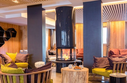 Les Boisses Copropriété | Chambre Confortable avec une Cheminée + Parfait pour les skieurs | Vos Prochaines Vacances de Ski
