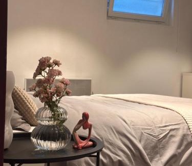 La Celle-sous-Gouzon Maison | Chambre coquette indépendante au sous-sol de maison