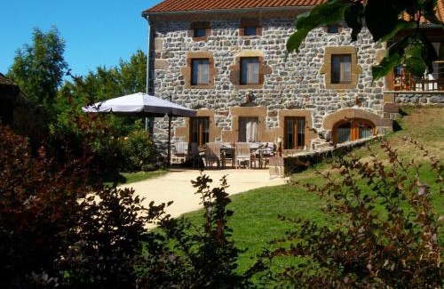 Saint-Privat-d'Allier Lit Et Petit-Déjeuner | Chambre cosy avec bien-être, parking, wifi - Au cœur de l'Auvergne - FR-1-582-506