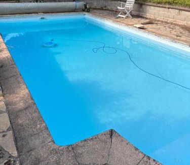 La Celle-sous-Gouzon Maison | Chambre Cosy , sub et wc privatif , chez l'habitant avec piscine