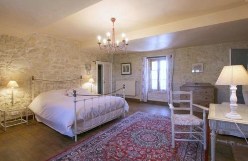 Saint-Michel-de-Fronsac Lit Et Petit-Déjeuner | Chambre d'hôtes spacieuse, salle de bain privative