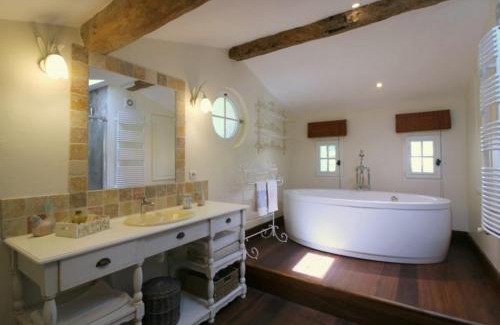 Saint-Michel-de-Fronsac Lit Et Petit-Déjeuner | Chambre d'hôtes spacieuse, salle de bain privative