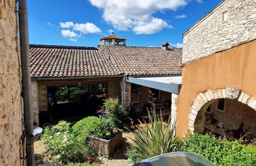 Vezenobres Lit Et Petit-Déjeuner | Chambre D'hôte de Charme Avec Jacuzzi, Jardin à Vézénobres Village Médiéval