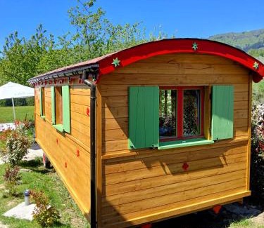Villy-le-Bouveret Lit Et Petit-Déjeuner | Chambre d'hôte dans Roulotte aménagée tout confort Kitchenette SDB La Fée Favie