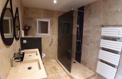 Alba-la-Romaine Lit Et Petit-Déjeuner | Chambre d hôte piscine spa