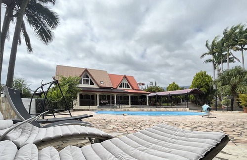 Sainte-Anne Lit Et Petit-Déjeuner | Chambre d'hôtes à la Villa Lyse avec piscine